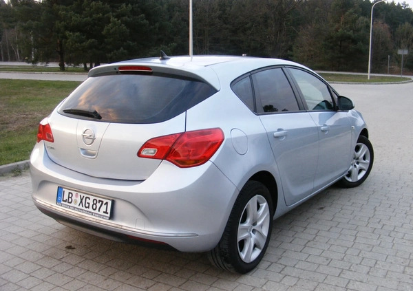 Opel Astra cena 34500 przebieg: 81000, rok produkcji 2014 z Tarnobrzeg małe 596